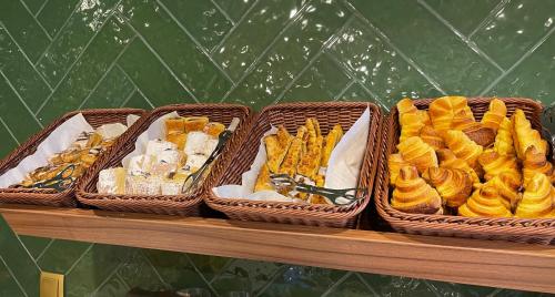 Makanan di atau berdekatan hotel