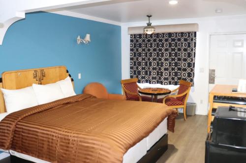 a bedroom with a bed and a table and chairs at El Dorado Motel in Gardena