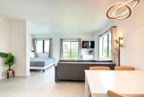 a living room with a couch and a bed at Lovely Studio near Universal in Orlando
