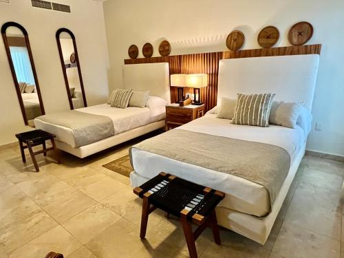 Postel nebo postele na pokoji v ubytování Beachfront 2 bedroom Condo in Playa Royale Resort, Nuevo Vallarta