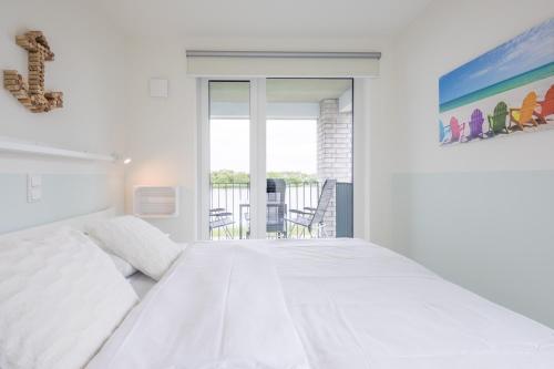 Ένα ή περισσότερα κρεβάτια σε δωμάτιο στο Ferienwohnung Ankerplatz No 7 mit Blick auf den See