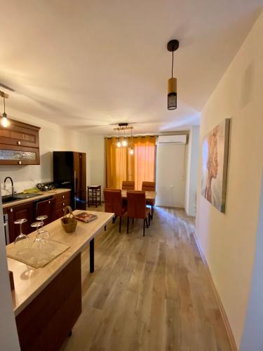 Apartment with balcony and free parking
