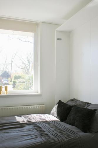 Postel nebo postele na pokoji v ubytování HOLTINGERHUYS Uffelte- Giethoorn! Tegen betaling Wellness!!!