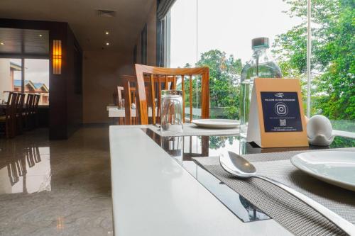Un restaurante u otro lugar para comer en Mansha Palace