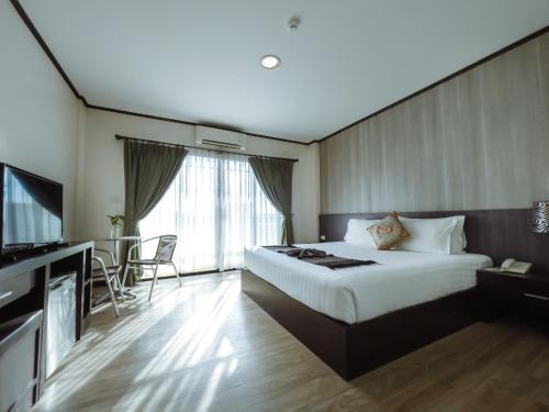 Ένα ή περισσότερα κρεβάτια σε δωμάτιο στο Royal Nakhara Hotel and Convention Centre