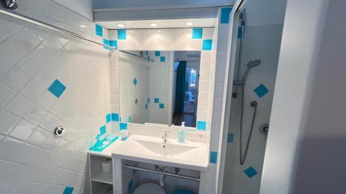 Bathroom sa Turquoise Sea House