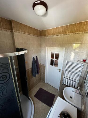 a bathroom with a sink and a toilet at Apartament Rodzinny in Rumia