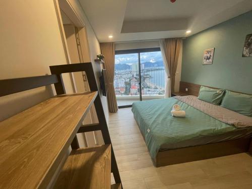 Giường trong phòng chung tại Master's Gold Coast Apartments
