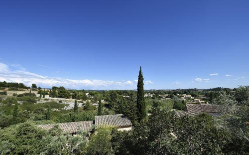 a view of a village with trees and buildings at Les Garrigues de la Vallée des Baux in Paradou