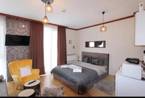 Μια τηλεόραση ή/και κέντρο ψυχαγωγίας στο Luxury Suite Ivana