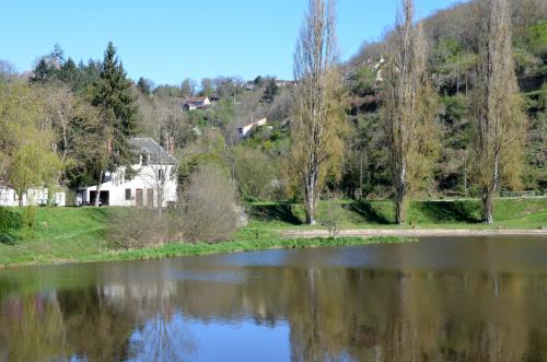 Imagen de la galería de AU BORD DE L'EAU studio 1, en Chambon-sur-Voueize