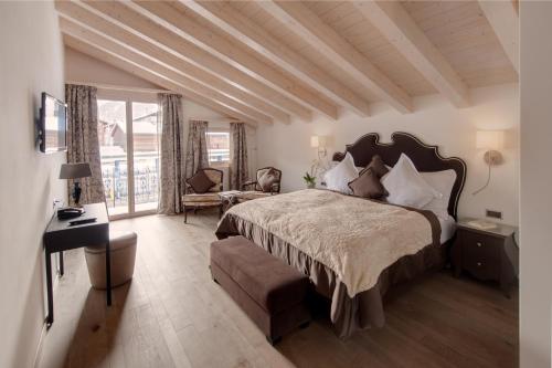 Ett rum på SchlossHotel Zermatt Active & CBD Spa Hotel