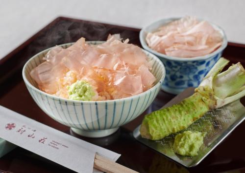 a tray with two bowls of food on a table at AKARI et KAORI formerly Taizanso in Izu
