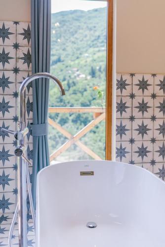 Hotel Chateau Iveriにあるベッド