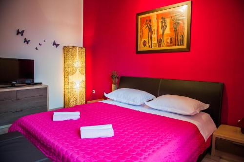 Postel nebo postele na pokoji v ubytování Downtown Apartment Nora