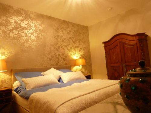 a bedroom with a bed with two pillows at Golden Treasure Deluxe in Münster