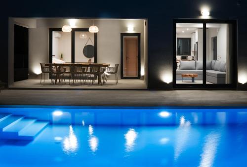 Πισίνα στο ή κοντά στο Ariadne Elegant Villa