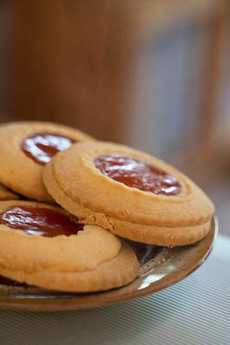 a plate of cookies with jelly on a table at Hotel Dolomiti Des Alpes in Misurina