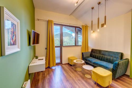 Χώρος καθιστικού στο Boho Mountain Studio