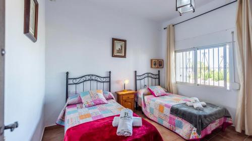 Postel nebo postele na pokoji v ubytování Casa Los Naranjos Canillas de Aceituno by Ruralidays