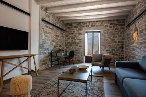 Gallery image of Manifest Boutique Hotel in Oitylo