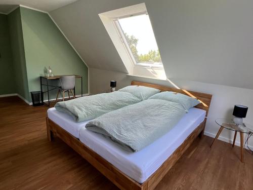 Ένα ή περισσότερα κρεβάτια σε δωμάτιο στο Niedersachsen Hof