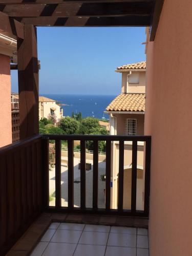 Cap Esterel 2 pièces Climatisé 4-5pers Piscines Parking Draps Wifi