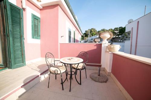a patio with a table and chairs on a balcony at Hotel Villa A Mare in Rodi Garganico