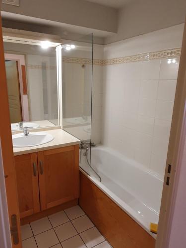 Kúpeľňa v ubytovaní Appartement T3 5 Pers Domaine Les PIC D'ARAN