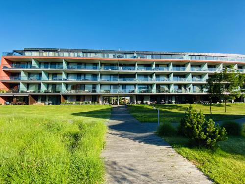 Zdjęcie z galerii obiektu BL LAKESIDE APARTMAN w mieście Balatonlelle