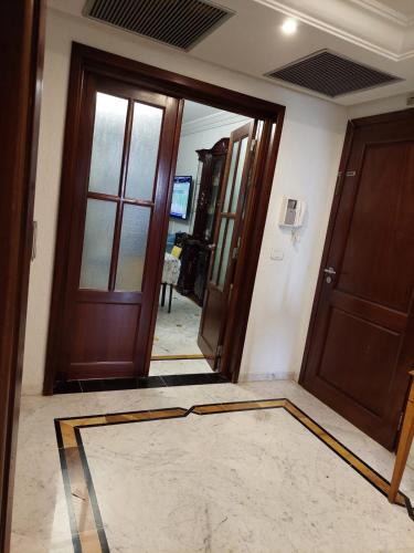 a hallway with two doors and a rug on the floor at jolie appart au centre urbain nord in Tunis