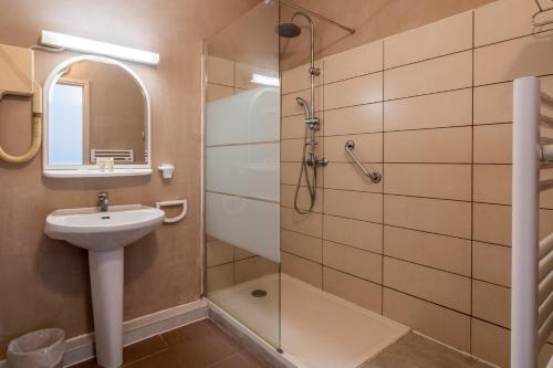Ett badrum på Hotel Hibiscus