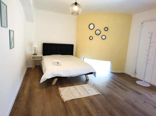 Μια τηλεόραση ή/και κέντρο ψυχαγωγίας στο Lev Florentin Apartments