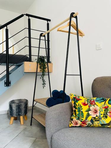 a living room with a couch and a lamp at BE MY APPARTS, Studio de charme "LE CARILLON", DOUAI, Coeur de ville in Douai