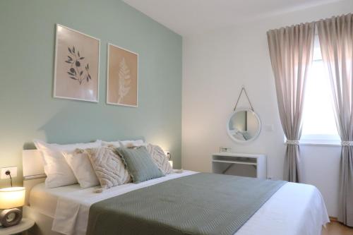 A bed or beds in a room at Apartman Boem