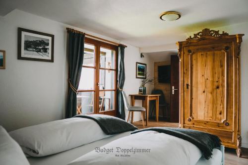 Una cama o camas en una habitación de Drachenfels