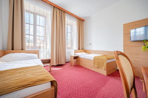 Postel nebo postele na pokoji v ubytování Hotel U Královny Elišky
