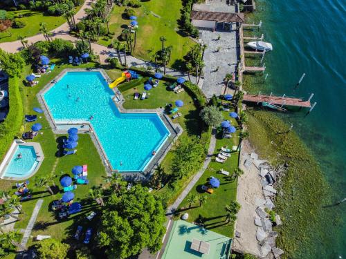 an overhead view of a swimming pool next to the water at Residenza Lago di Lugano in Bissone