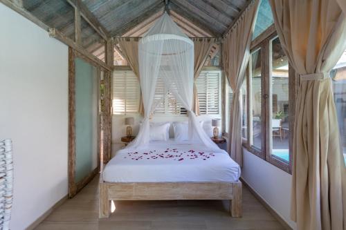 Ліжко або ліжка в номері Cocowhite Villa