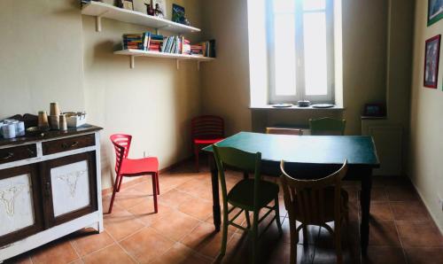 a dining room with a table and chairs at Casa Conte Rosso in Avigliana