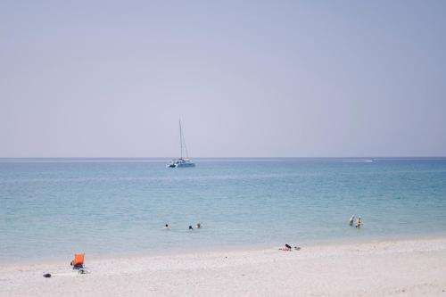 Gallery image of BLUE STONE Luxury Suites in Limenaria