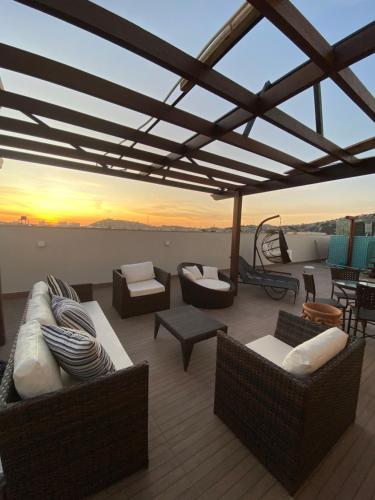 a patio with couches and chairs on a roof at Pousada Areia dos Anjos in Arraial do Cabo