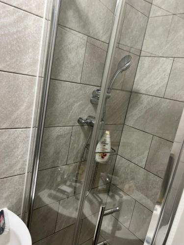 Ένα μπάνιο στο Haggai 5 comfort suites