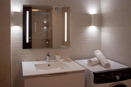 A bathroom at Sfakion 6 apartment