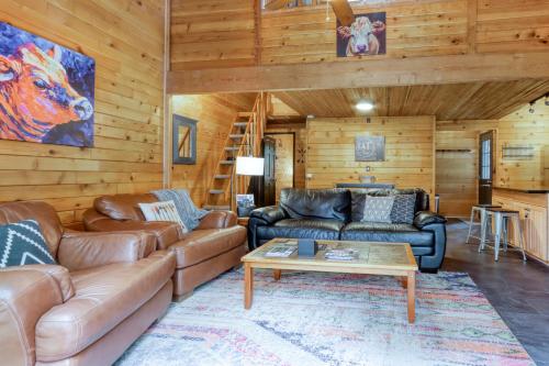 a living room with leather couches and a table at Lucky #7 in Black Butte Ranch