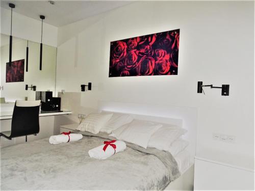 a bedroom with a bed with red roses on it at Apartament Cieplicka in Jelenia Góra