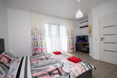 a bedroom with a bed and a window with a desk at Pensiunea Ionelia in Orşova