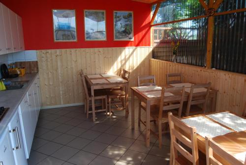 A restaurant or other place to eat at Pokoje gościnne Łucek