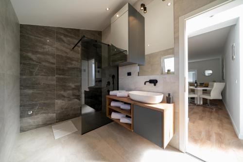 Ein Badezimmer in der Unterkunft Holiday Home Apartments Bellamare