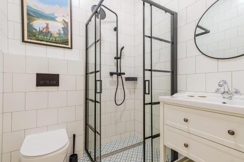 a bathroom with a shower and a toilet and a sink at Panocek i Babka in Białka Tatrzanska
